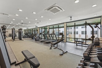 596 W 9th St in Dallas, TX - Foto de edificio - Building Photo