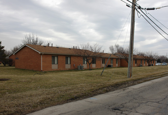 Charles Crest Apartments in Rossford, OH - Building Photo - Building Photo