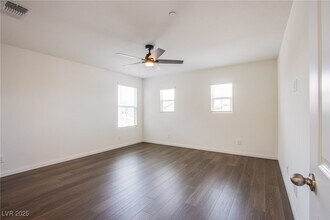 2758 Pellaro Walk in Henderson, NV - Foto de edificio - Building Photo