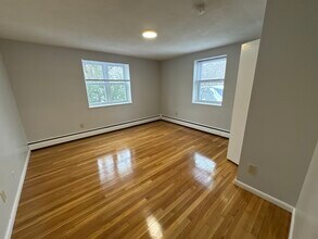 90 Babcock St, Unit 21 in Brookline, MA - Building Photo - Building Photo