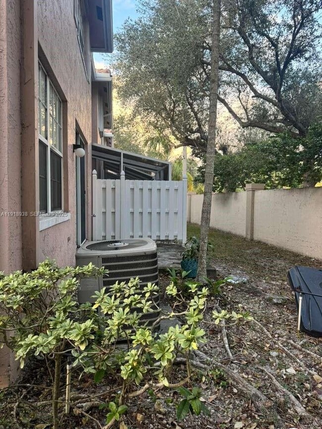 3970 NW 90th Way in Sunrise, FL - Building Photo - Building Photo