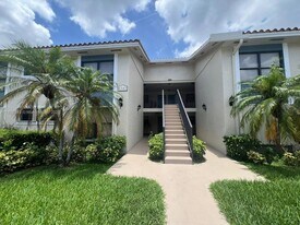 1543 Lake Crystal Dr, Unit F in West Palm Beach, FL - Building Photo