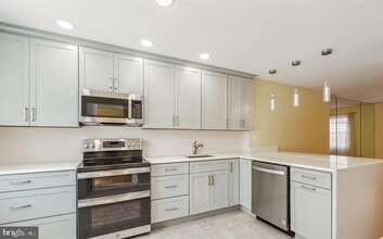 10284 Arizona Cir in Bethesda, MD - Building Photo - Building Photo