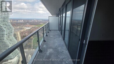 448 Burnhamthorpe Rd W in Mississauga, ON - Building Photo - Building Photo