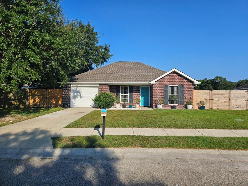 303 Twin Lakes Blvd in Long Beach, MS - Building Photo