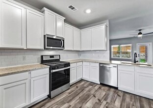 1101 Costa Vista Trl in Fort Worth, TX - Foto de edificio - Building Photo