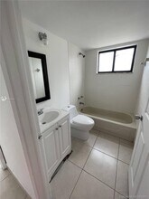 9915 W Okeechobee Rd-Unit -2-503 in Hialeah Gardens, FL - Building Photo - Building Photo