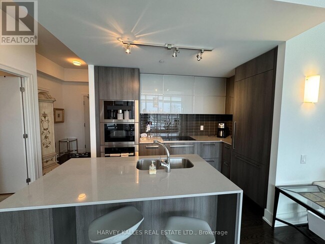 170-170 Avenue Rd in Toronto, ON - Building Photo - Building Photo