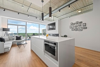 350 N Main St in Royal Oak, MI - Building Photo - Building Photo