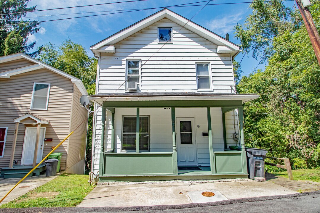9 Trent St in Morgantown, WV - Building Photo