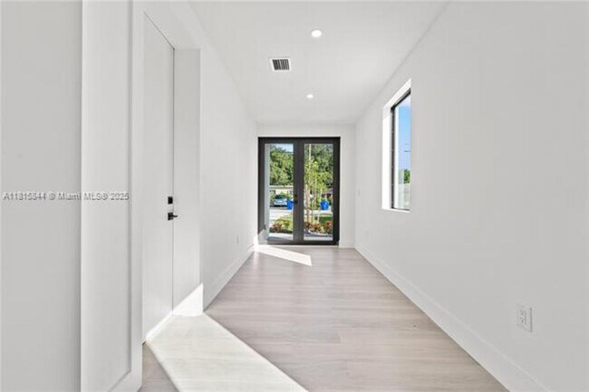 740 NW 24th Ct in Miami, FL - Building Photo - Building Photo