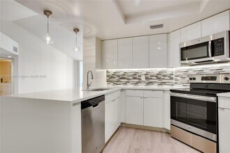 3605 NE 207th St in Miami, FL - Building Photo - Building Photo