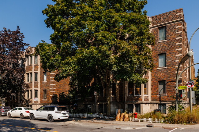 221 Clarke Av in Westmount, QC - Building Photo - Building Photo