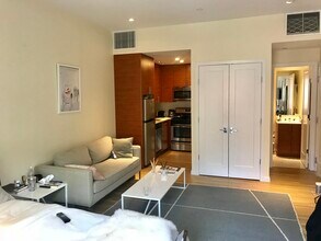 209 Newbury St, Unit 2 in Boston, MA - Building Photo - Building Photo