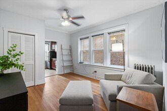 442 W Arlington Pl, Unit 2 in Chicago, IL - Building Photo - Building Photo