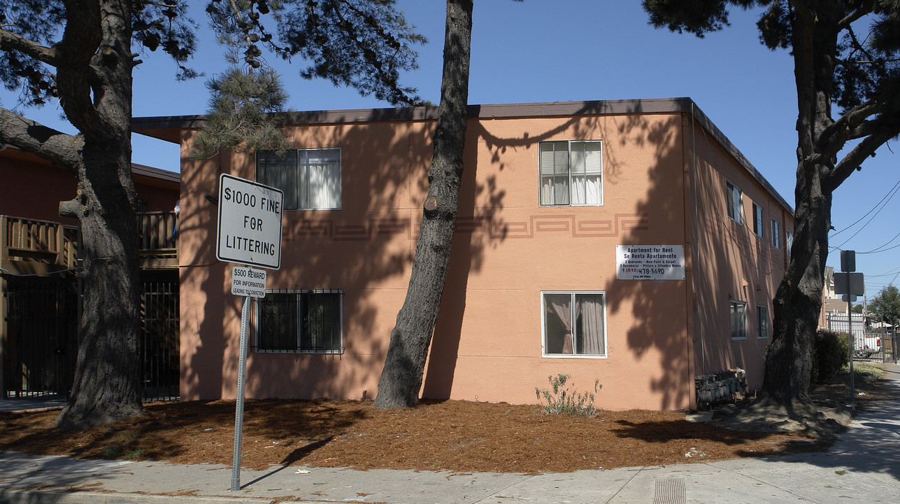 233 Grove Ave in Richmond, CA - Foto de edificio