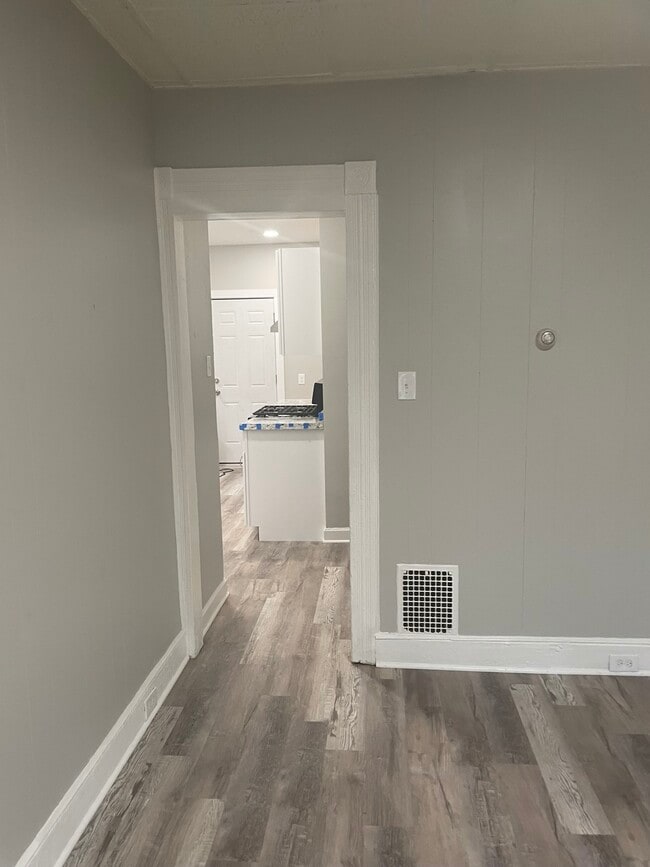 21 Admiral St, Unit 1st floor