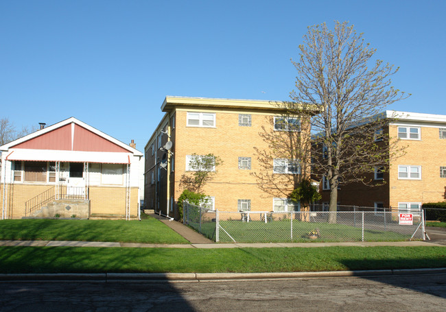 2056 N 19th Ave in Melrose Park, IL - Foto de edificio - Building Photo