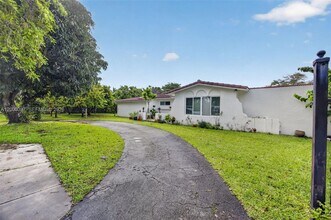 7690 SW 128th St in Miami, FL - Building Photo - Building Photo