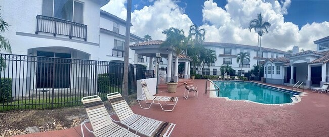 725 SW 148th Ave in Davie, FL - Building Photo - Building Photo