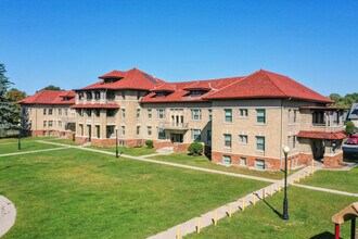 Chambers Court Apartments in Omaha, NE - Foto de edificio - Primary Photo