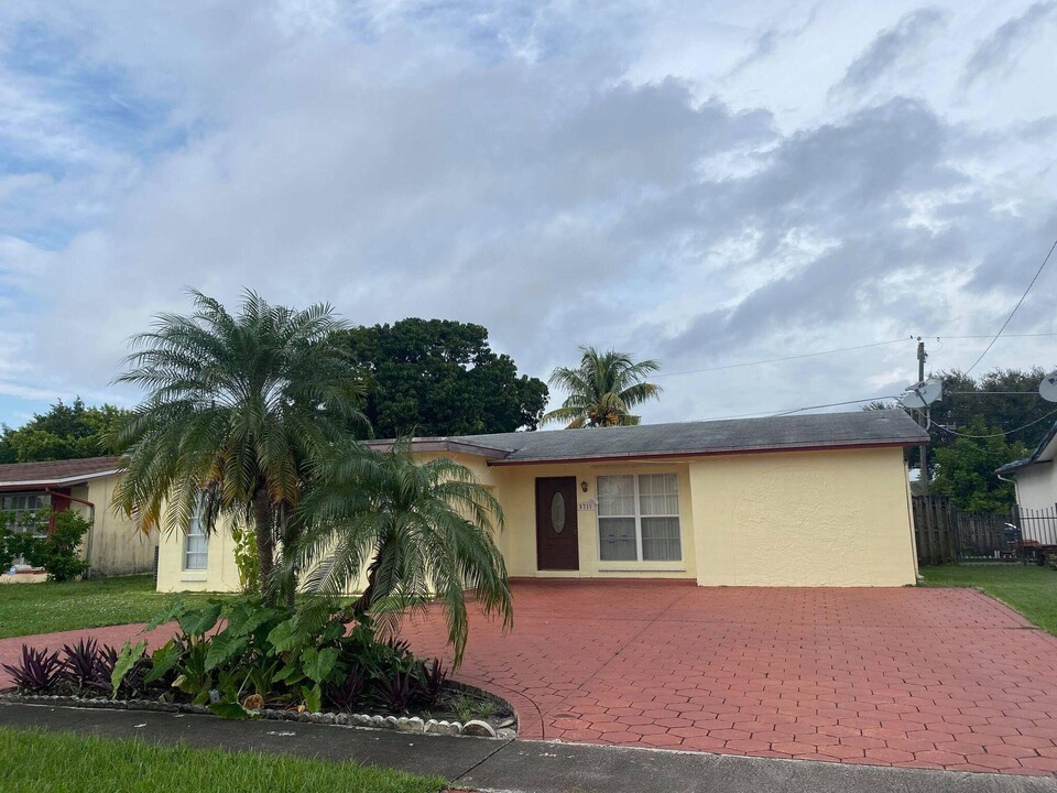 9711 NW 24th Pl in Sunrise, FL - Building Photo