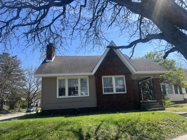 property at 918 Robinson St