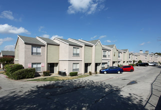 Amber Dawn Apartments in Dallas, TX - Foto de edificio - Building Photo