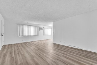 1009 N Edinburgh Ave in West Hollywood, CA - Building Photo - Building Photo