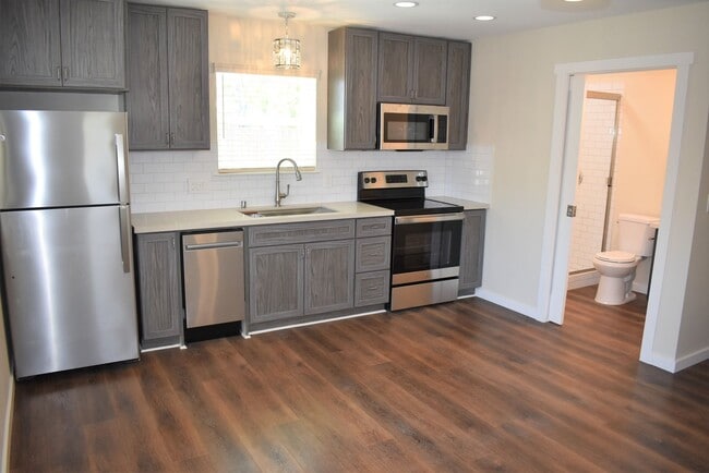 2510 Meadow Wood Cir in Sacramento, CA - Foto de edificio - Building Photo