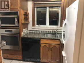 397 Centre St E in Richmond Hill, ON - Building Photo - Building Photo