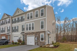 148 Solara Dr in Winchester, VA - Building Photo - Building Photo