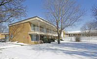 Manor House Apartments in Warren, MI - Building Photo - Building Photo