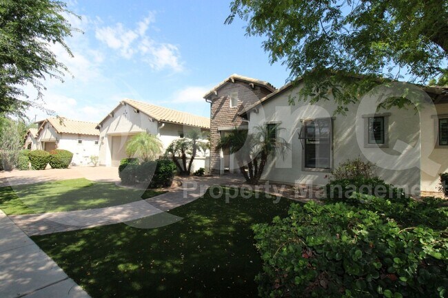 property at 2832 E Los Altos Rd