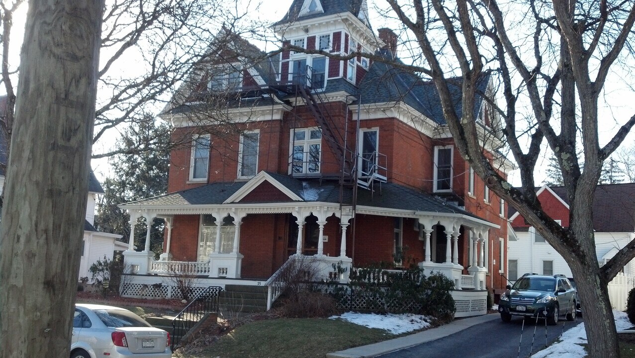 35 Ford Ave, Unit 5 in Oneonta, NY - Building Photo