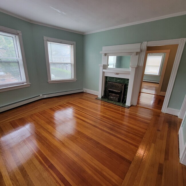 197 Elmgrove Ave, Unit 2nd floor in Providence, RI - Building Photo - Building Photo