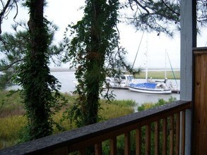 13 Hidden Harbor Rd in Brunswick, GA - Building Photo - Building Photo