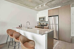 2076 S Wabash Ave, Unit 0804 in Chicago, IL - Building Photo