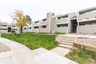 Kimberly Woods Apartments in Englewood, CO - Building Photo - Building Photo