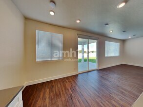 734 S Rocker Ave in Kuna, ID - Building Photo - Building Photo
