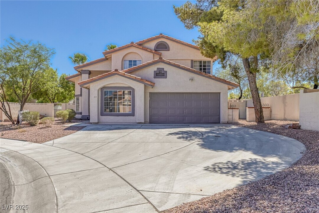 8433 Dry Cliff Cir in Las Vegas, NV - Foto de edificio