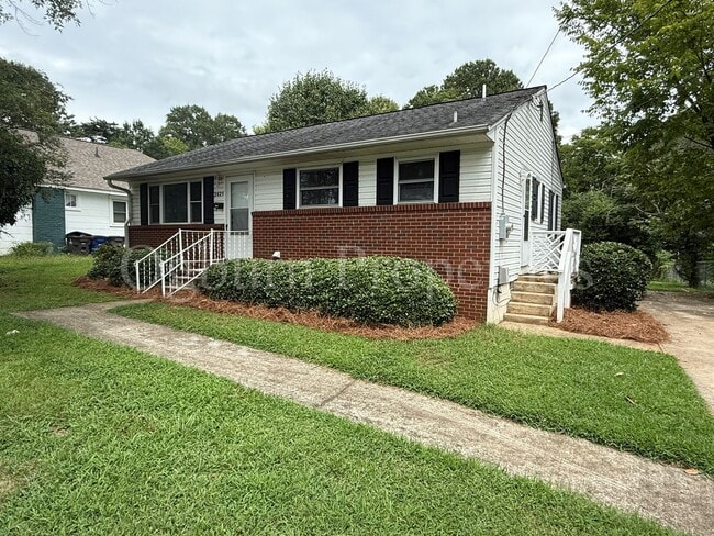 property at 2825 S Main St