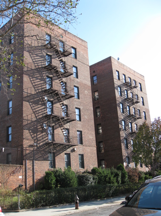 333 E 93rd St in Brooklyn, NY - Foto de edificio - Building Photo