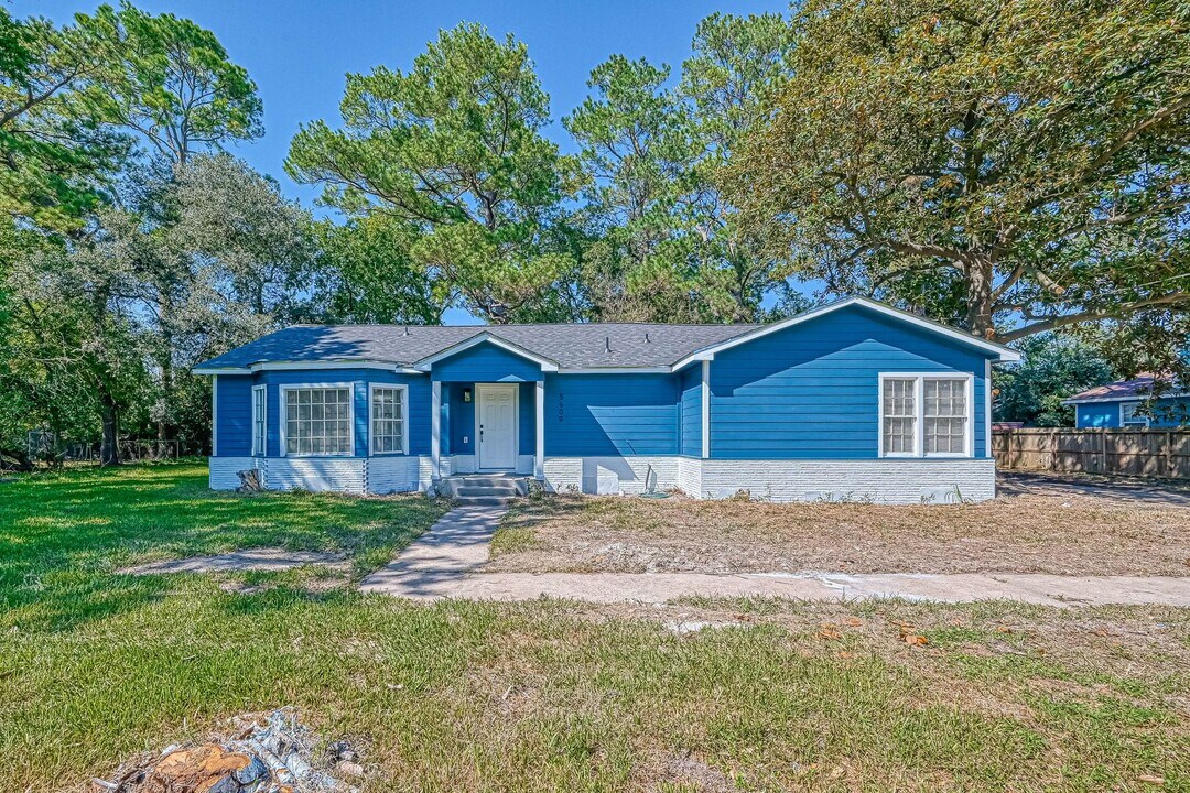 5609 Denmark St in Houston, TX - Building Photo