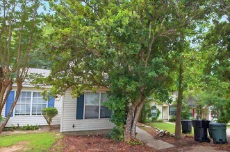 3001 Oak Park Ct in Tallahassee, FL - Building Photo - Building Photo