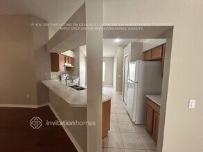 12718 Lake Vista Dr in Gibsonton, FL - Foto de edificio - Building Photo