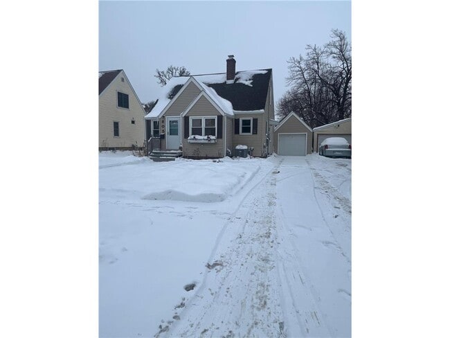 property at 805 4th Ave SE