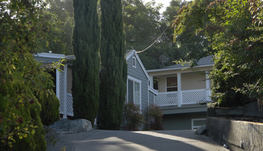 1319 Terrace Ave in Hayward, CA - Foto de edificio - Building Photo