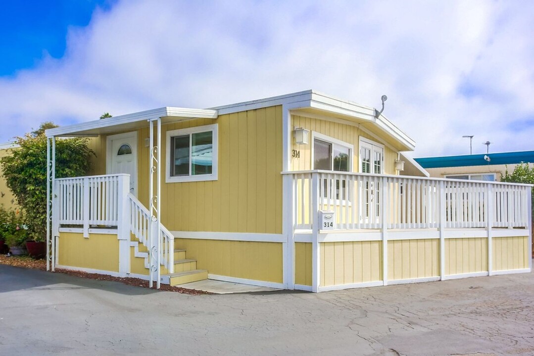 314 Channel Ln in Oceanside, CA - Building Photo