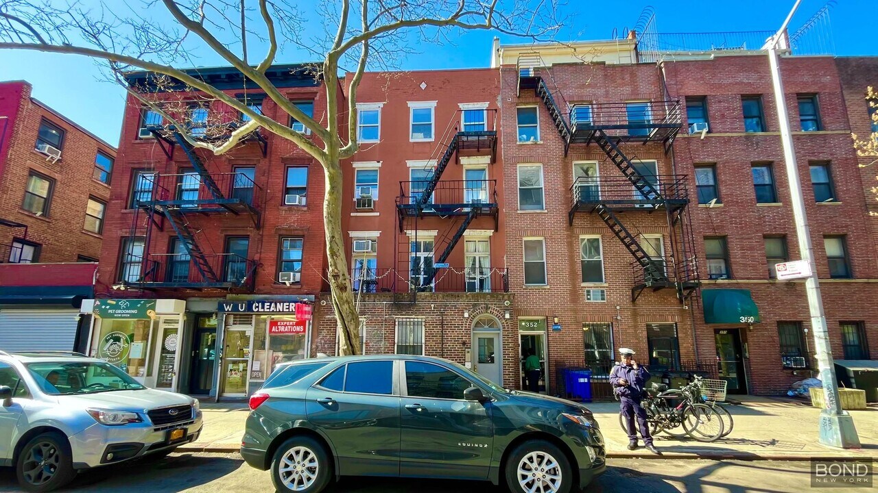 354 E 19th St in New York, NY - Building Photo